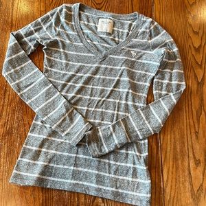 Abercrombie and Fitch Women’s V-Neck Long Sleeved Shirt